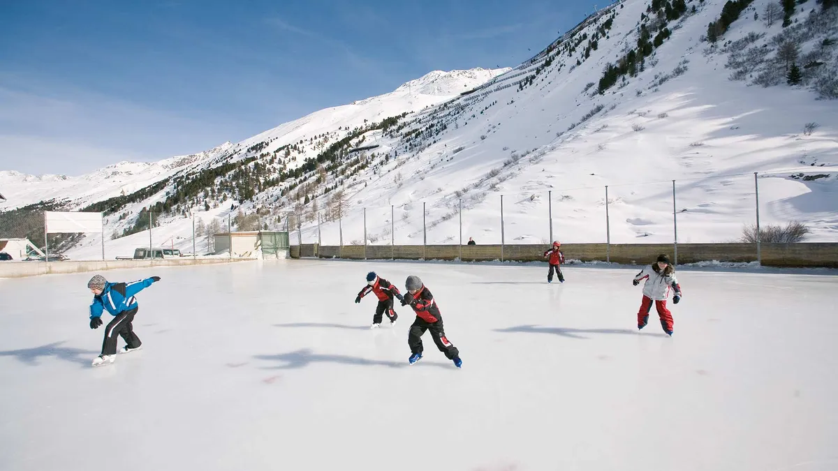 Eisstockschießen auf der Eisbahn